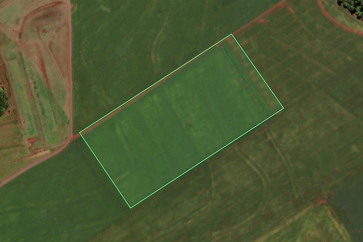 Imagem de satélite do imóvel rural em Marechal Cândido Rondon (PR), com o contorno declarado no CAR desenhado por cima.
