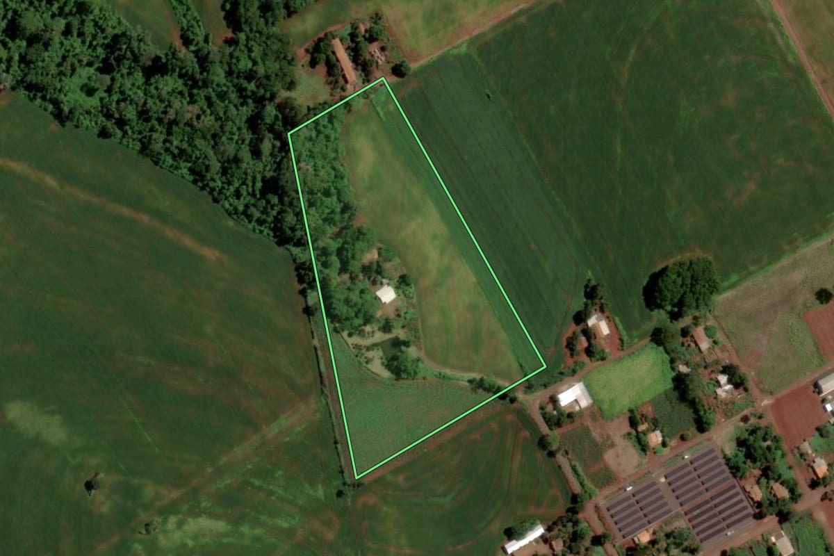 Imagem de satélite do imóvel rural em Marechal Cândido Rondon (PR), com o contorno declarado no CAR desenhado por cima.