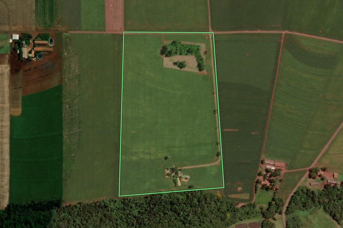 Imagem de satélite do imóvel rural em Marechal Cândido Rondon (PR), com o contorno declarado no CAR desenhado por cima.