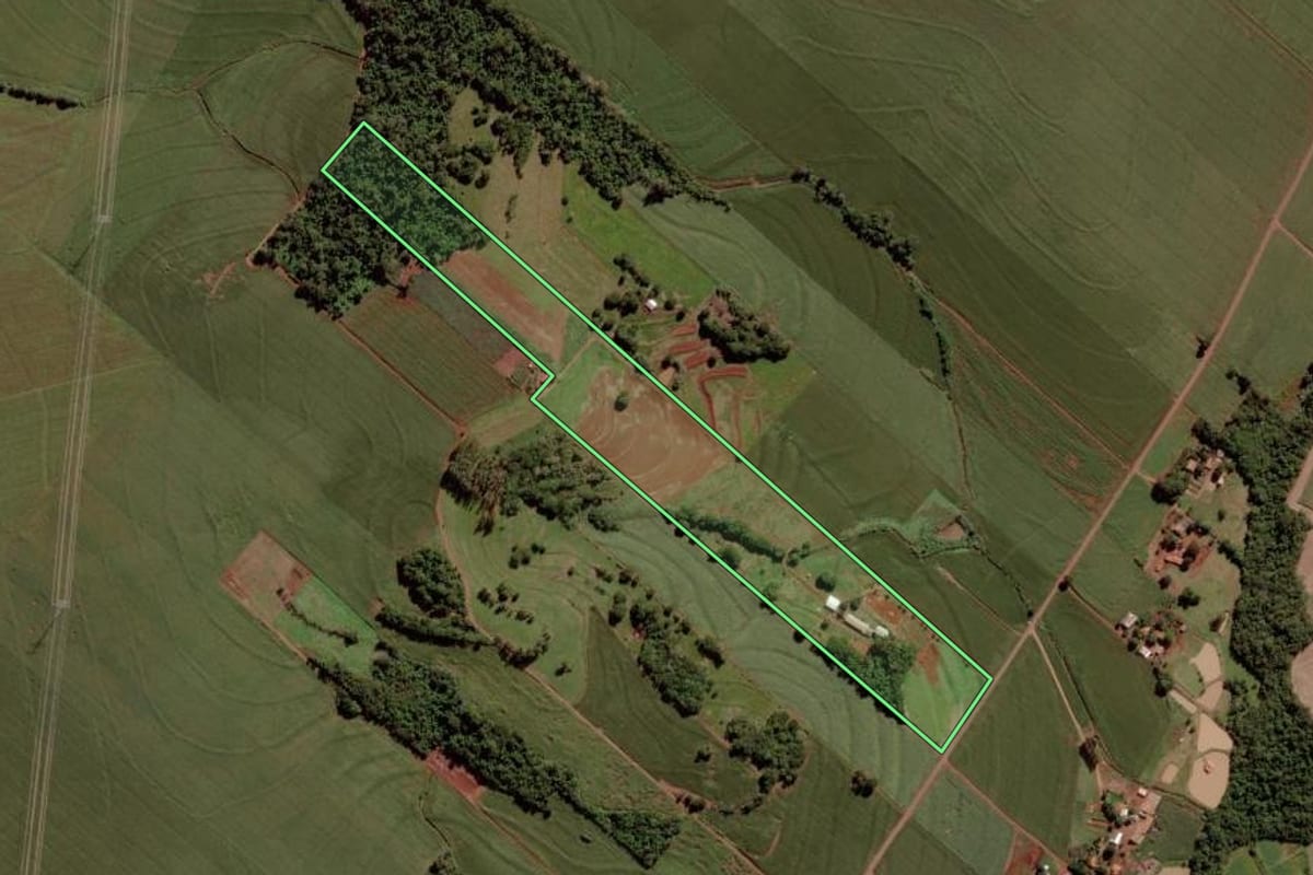 Imagem de satélite do imóvel rural em Marechal Cândido Rondon (PR), com o contorno declarado no CAR desenhado por cima.