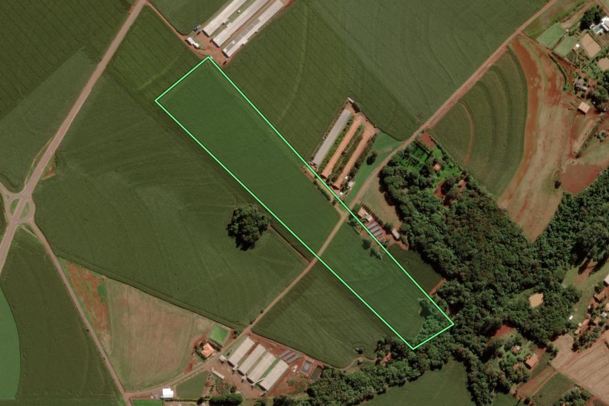 Imagem de satélite do imóvel rural em Marechal Cândido Rondon (PR), com o contorno declarado no CAR desenhado por cima.