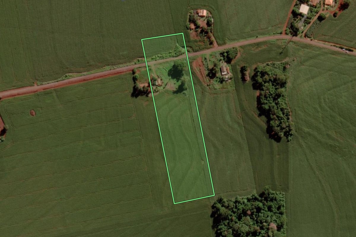 Imagem de satélite do imóvel rural em Marechal Cândido Rondon (PR), com o contorno declarado no CAR desenhado por cima.