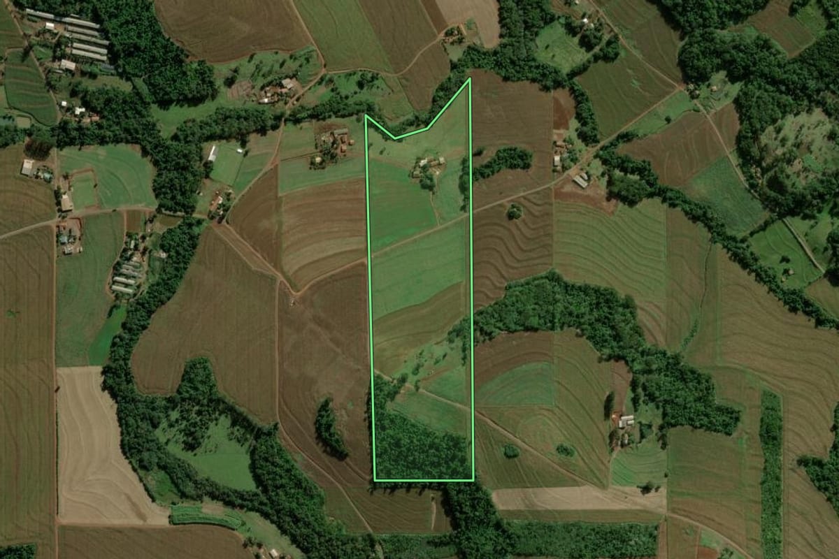 Imagem de satélite do imóvel rural em Marechal Cândido Rondon (PR), com o contorno declarado no CAR desenhado por cima.