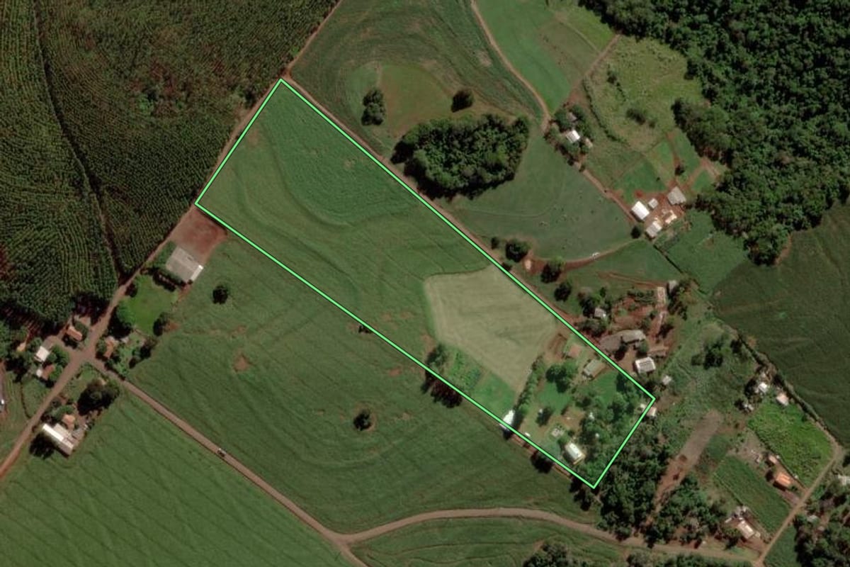 Imagem de satélite do imóvel rural em Marechal Cândido Rondon (PR), com o contorno declarado no CAR desenhado por cima.