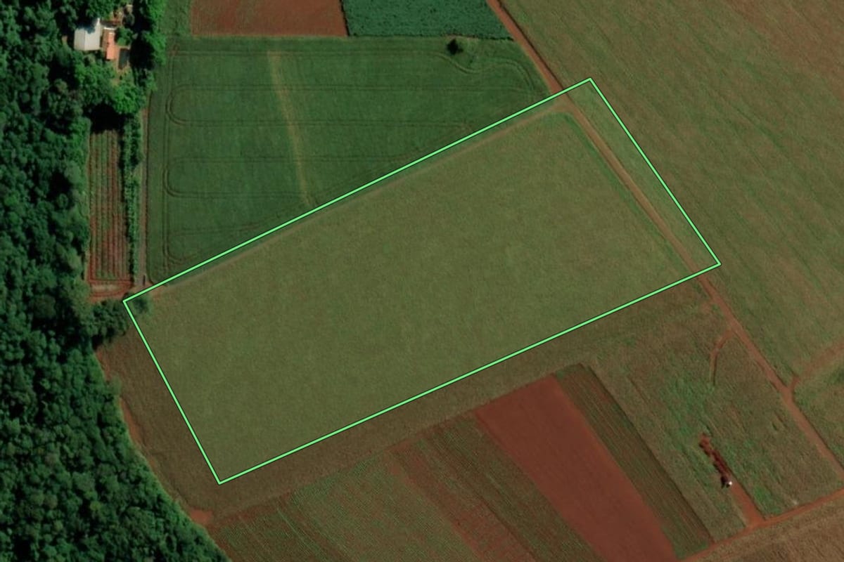 Imagem de satélite do imóvel rural em Marechal Cândido Rondon (PR), com o contorno declarado no CAR desenhado por cima.