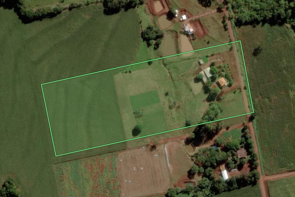 Imagem de satélite do imóvel rural em Marechal Cândido Rondon (PR), com o contorno declarado no CAR desenhado por cima.