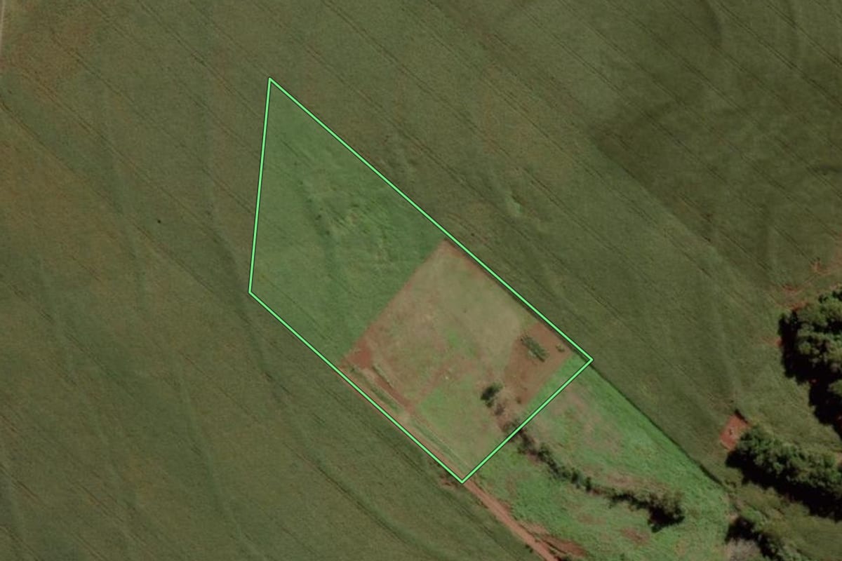 Imagem de satélite do imóvel rural em Marechal Cândido Rondon (PR), com o contorno declarado no CAR desenhado por cima.