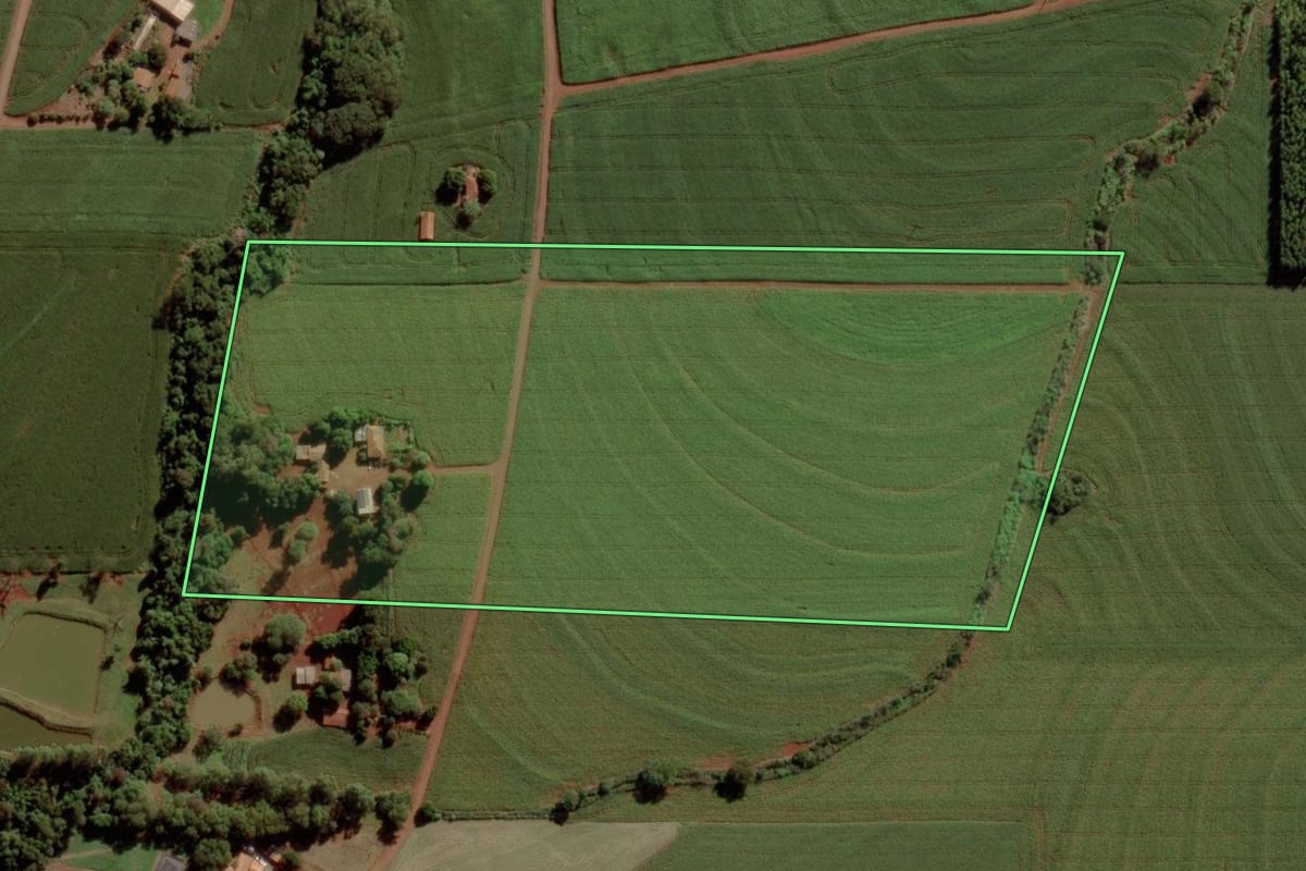 Imagem de satélite do imóvel rural em Marechal Cândido Rondon (PR), com o contorno declarado no CAR desenhado por cima.