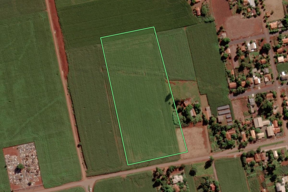 Imagem de satélite do imóvel rural em Marechal Cândido Rondon (PR), com o contorno declarado no CAR desenhado por cima.