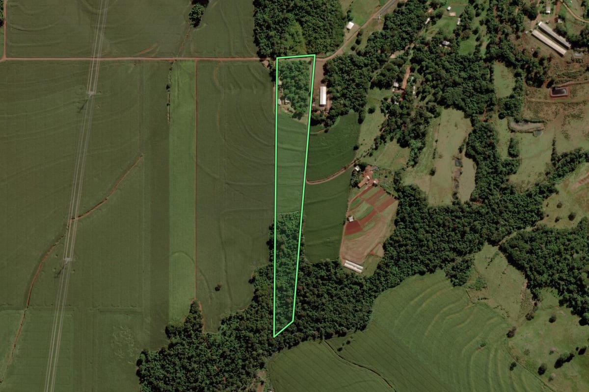 Imagem de satélite do imóvel rural em Marechal Cândido Rondon (PR), com o contorno declarado no CAR desenhado por cima.