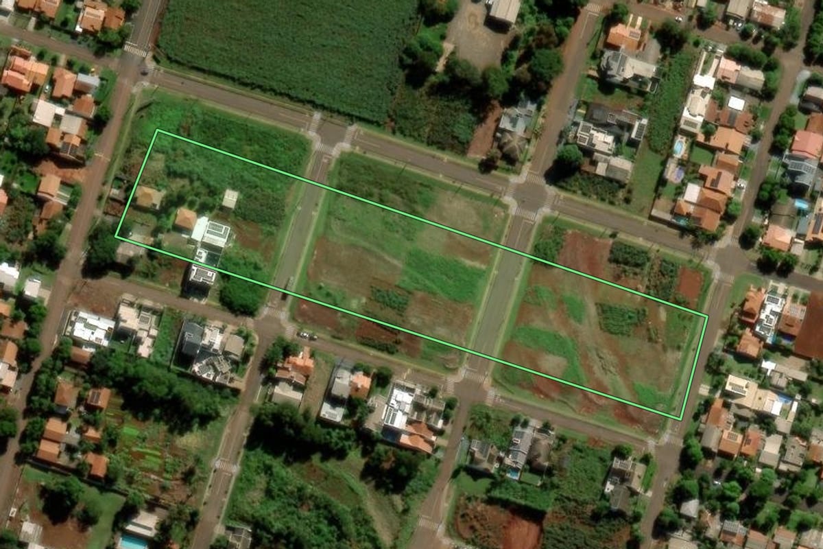 Imagem de satélite do imóvel rural em Marechal Cândido Rondon (PR), com o contorno declarado no CAR desenhado por cima.