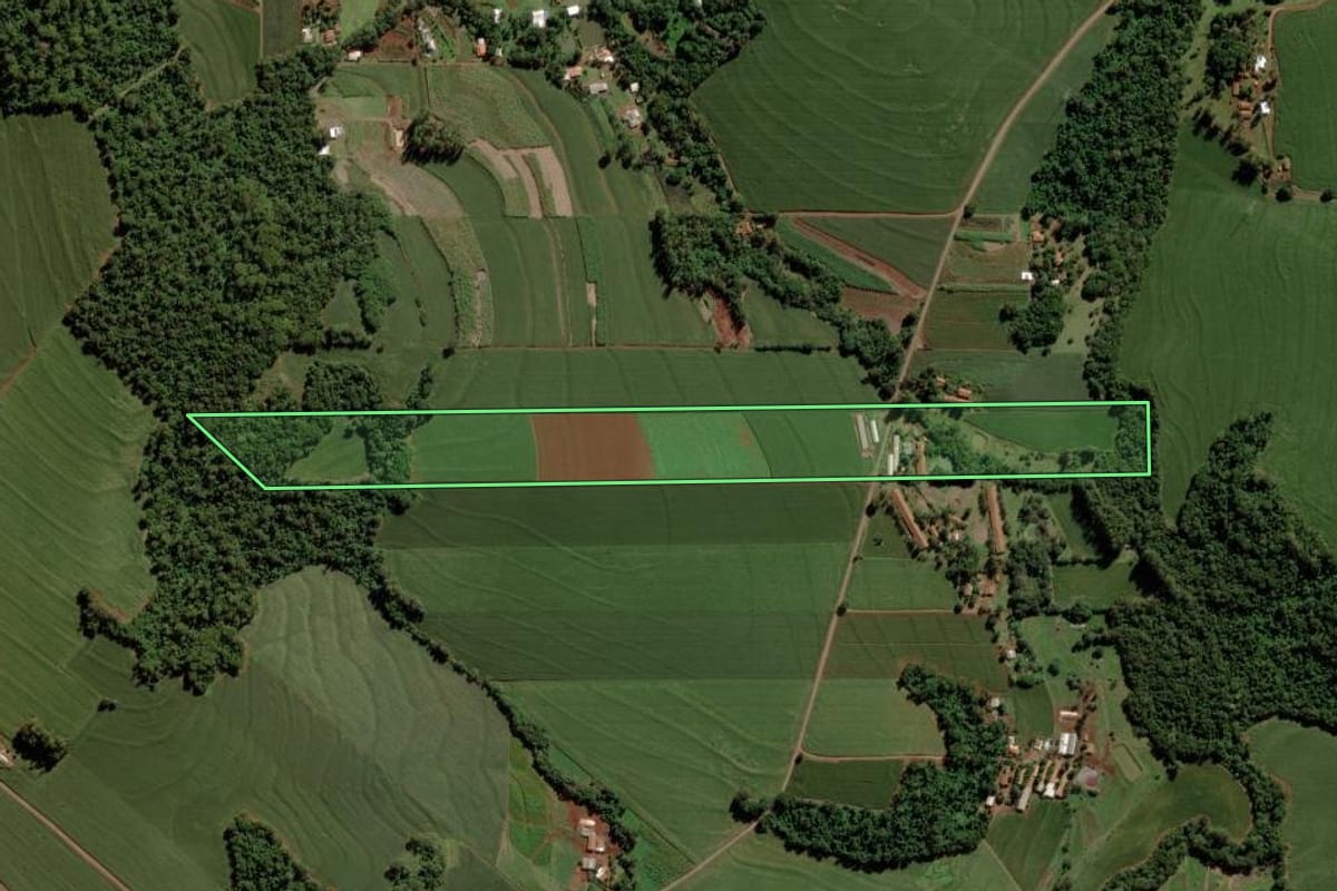 Imagem de satélite do imóvel rural em Marechal Cândido Rondon (PR), com o contorno declarado no CAR desenhado por cima.