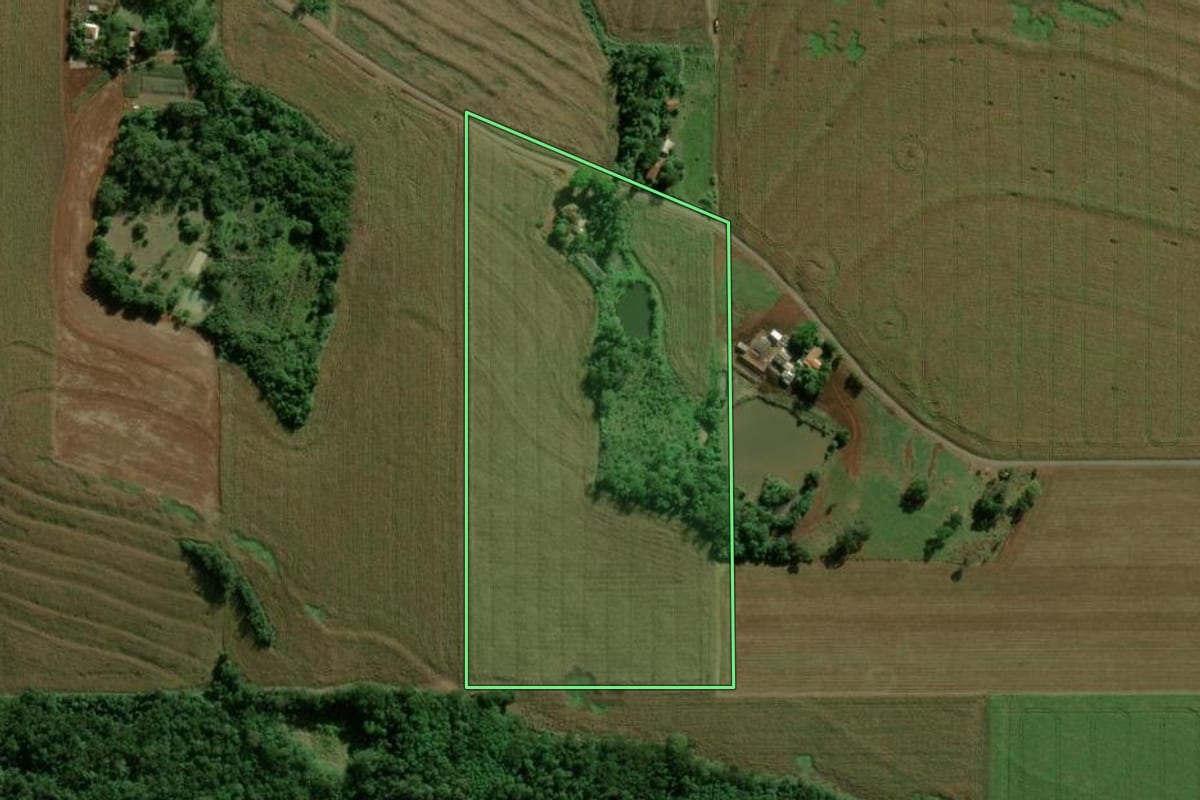 Imagem de satélite do imóvel rural em Marechal Cândido Rondon (PR), com o contorno declarado no CAR desenhado por cima.