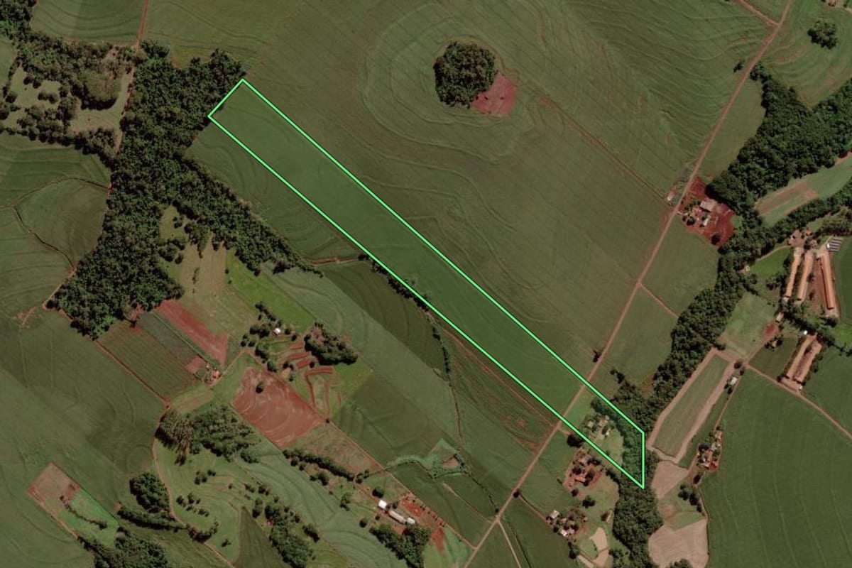 Imagem de satélite do imóvel rural em Marechal Cândido Rondon (PR), com o contorno declarado no CAR desenhado por cima.