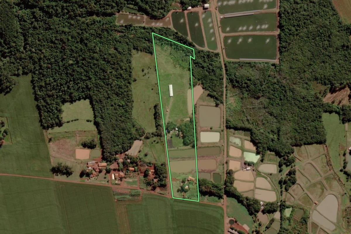 Imagem de satélite do imóvel rural em Marechal Cândido Rondon (PR), com o contorno declarado no CAR desenhado por cima.