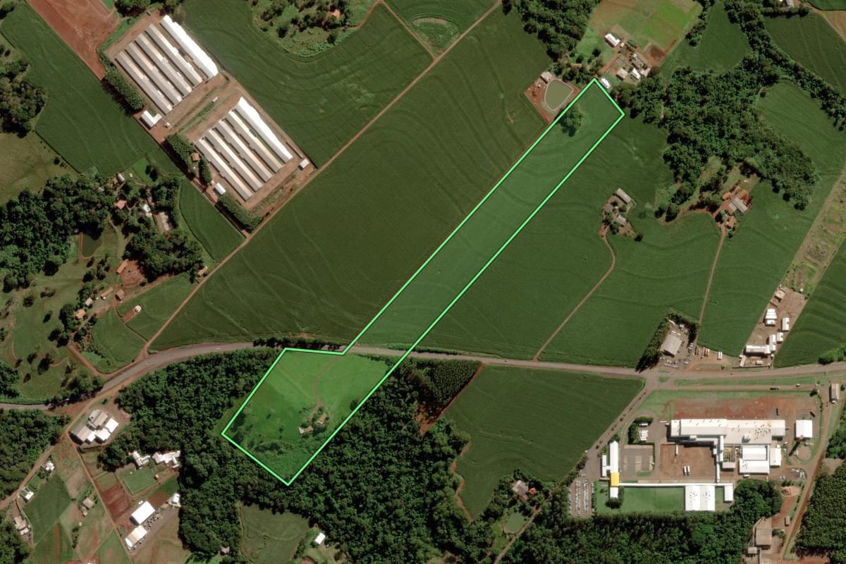 Imagem de satélite do imóvel rural em Marechal Cândido Rondon (PR), com o contorno declarado no CAR desenhado por cima.
