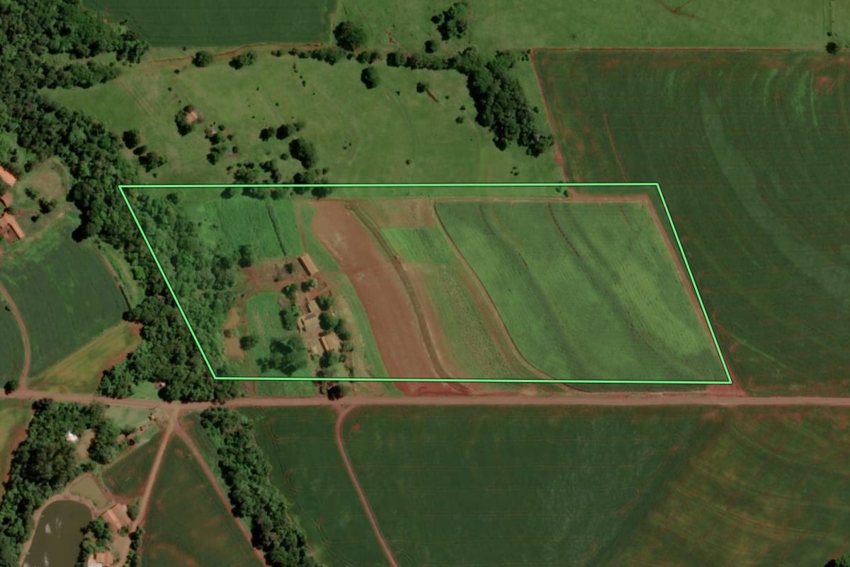 Imagem de satélite do imóvel rural em Marechal Cândido Rondon (PR), com o contorno declarado no CAR desenhado por cima.