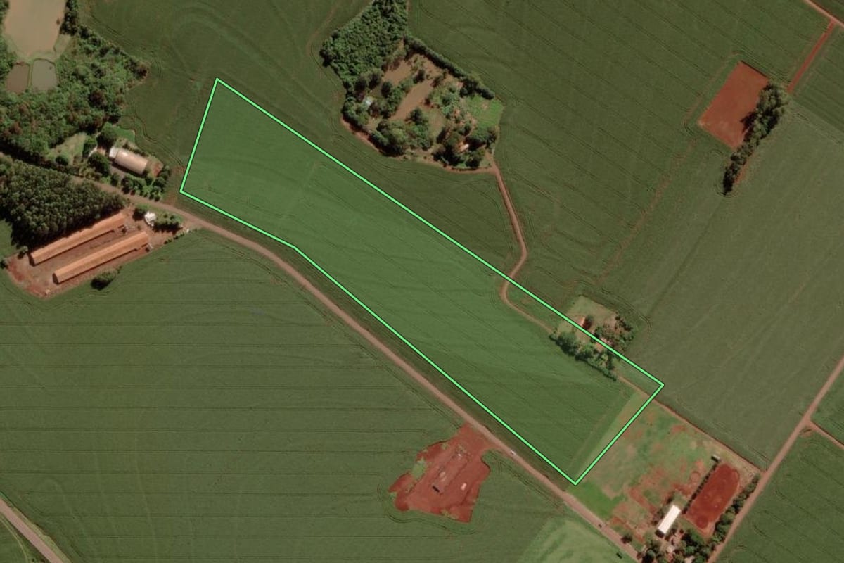 Imagem de satélite do imóvel rural em Marechal Cândido Rondon (PR), com o contorno declarado no CAR desenhado por cima.