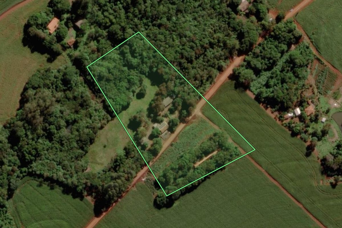 Imagem de satélite do imóvel rural em Marechal Cândido Rondon (PR), com o contorno declarado no CAR desenhado por cima.