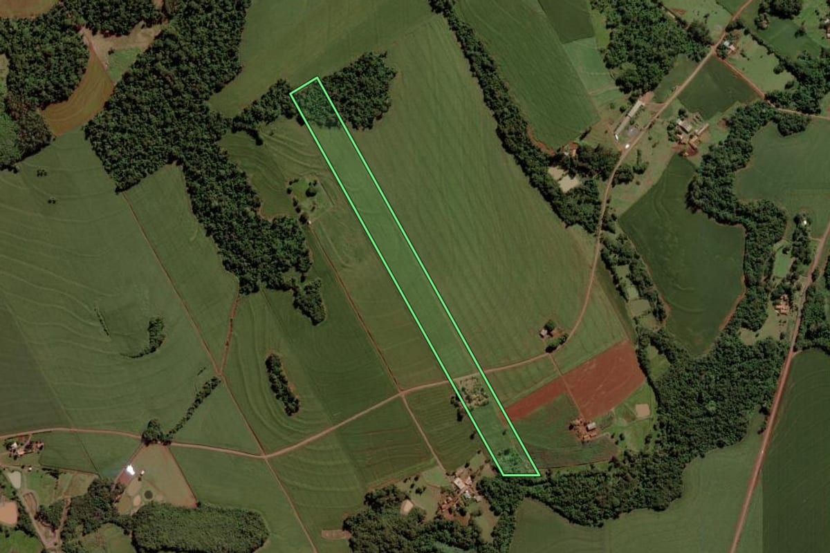 Imagem de satélite do imóvel rural em Marechal Cândido Rondon (PR), com o contorno declarado no CAR desenhado por cima.