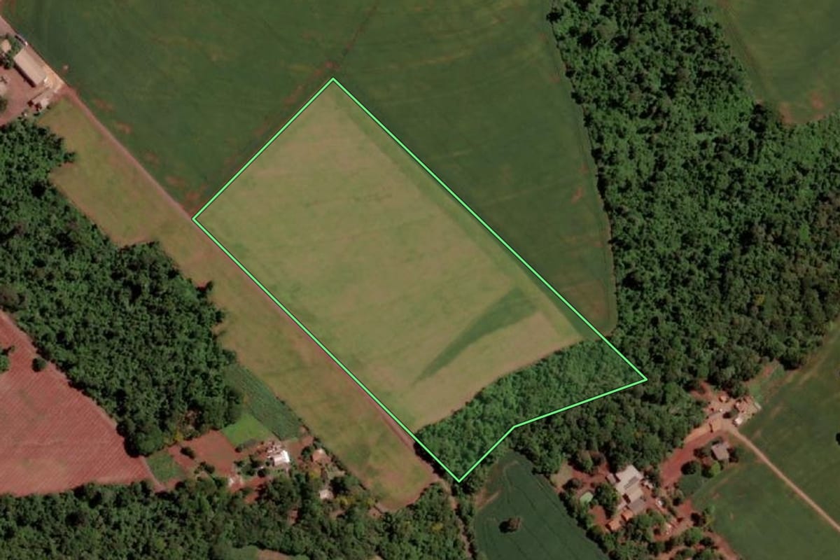 Imagem de satélite do imóvel rural em Marechal Cândido Rondon (PR), com o contorno declarado no CAR desenhado por cima.