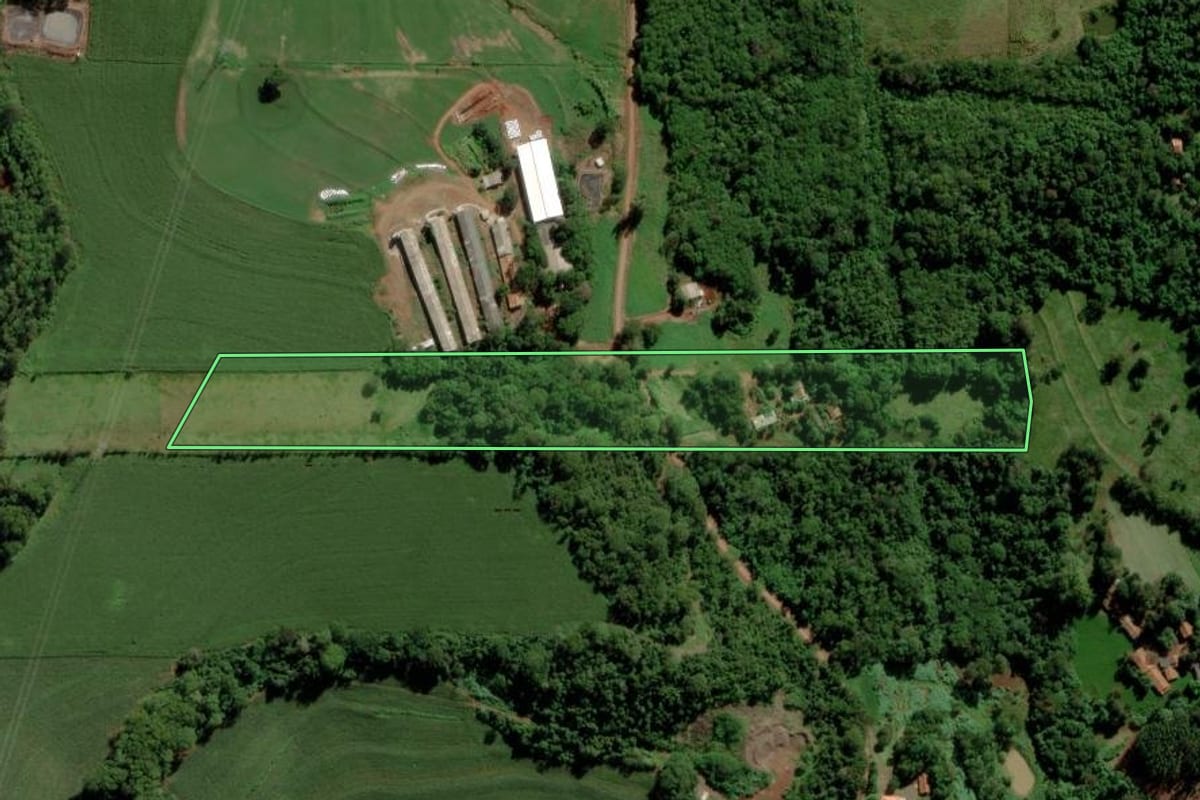 Imagem de satélite do imóvel rural em Marechal Cândido Rondon (PR), com o contorno declarado no CAR desenhado por cima.