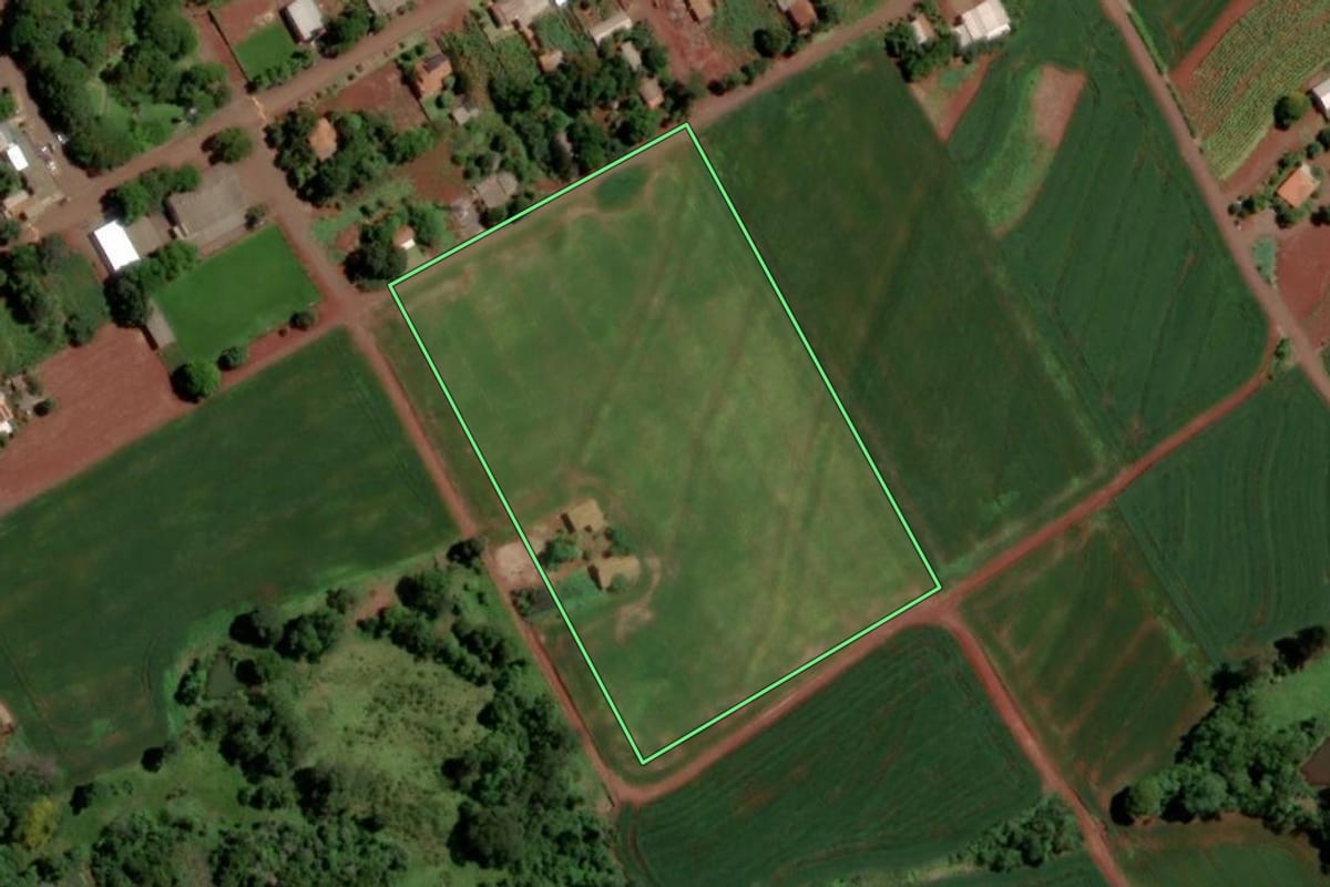 Imagem de satélite do imóvel rural em Marechal Cândido Rondon (PR), com o contorno declarado no CAR desenhado por cima.