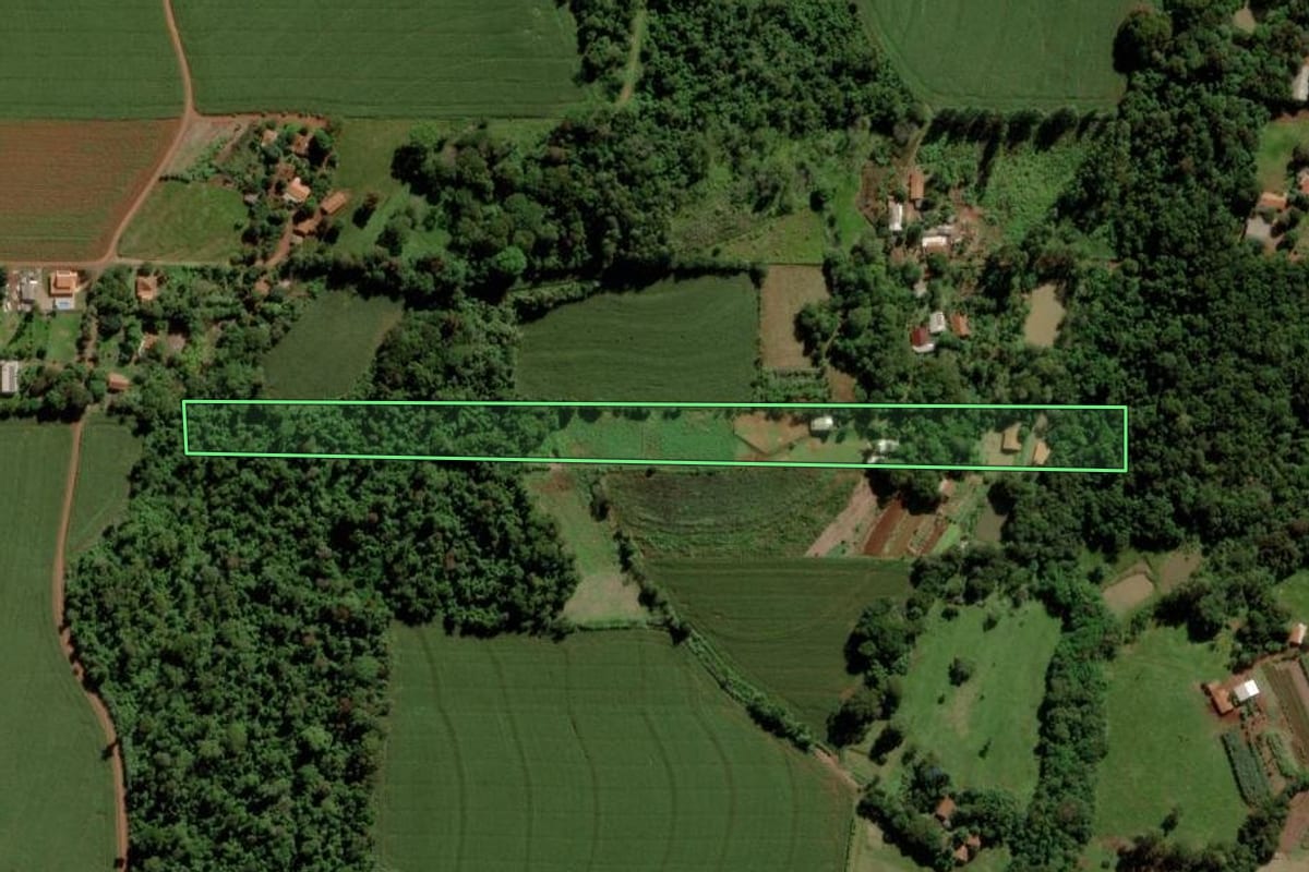 Imagem de satélite do imóvel rural em Marechal Cândido Rondon (PR), com o contorno declarado no CAR desenhado por cima.