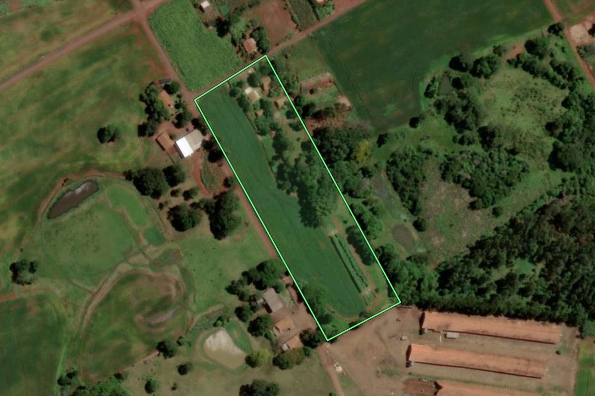 Imagem de satélite do imóvel rural em Marechal Cândido Rondon (PR), com o contorno declarado no CAR desenhado por cima.