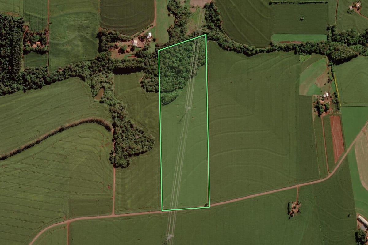 Imagem de satélite do imóvel rural em Marechal Cândido Rondon (PR), com o contorno declarado no CAR desenhado por cima.