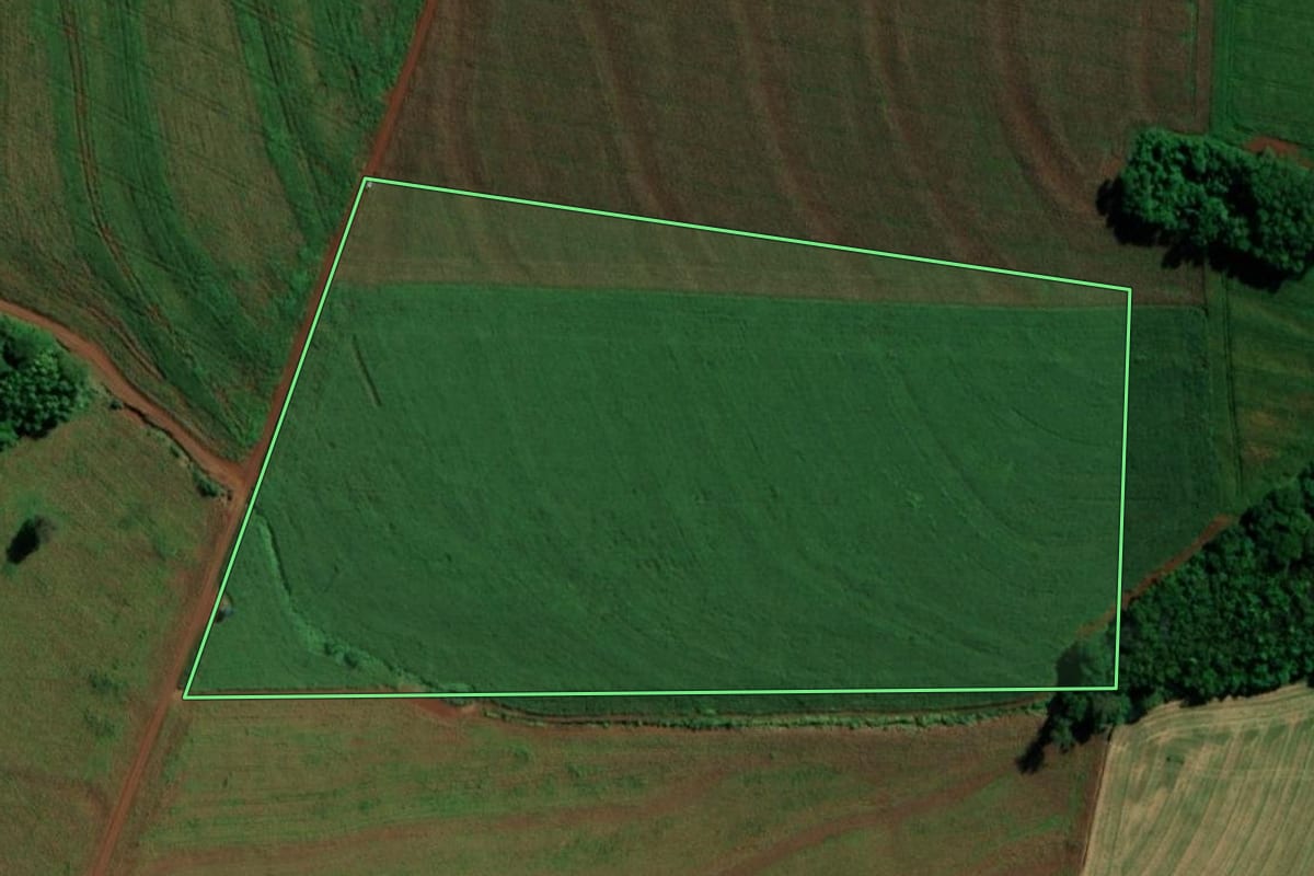Imagem de satélite do imóvel rural em Marechal Cândido Rondon (PR), com o contorno declarado no CAR desenhado por cima.