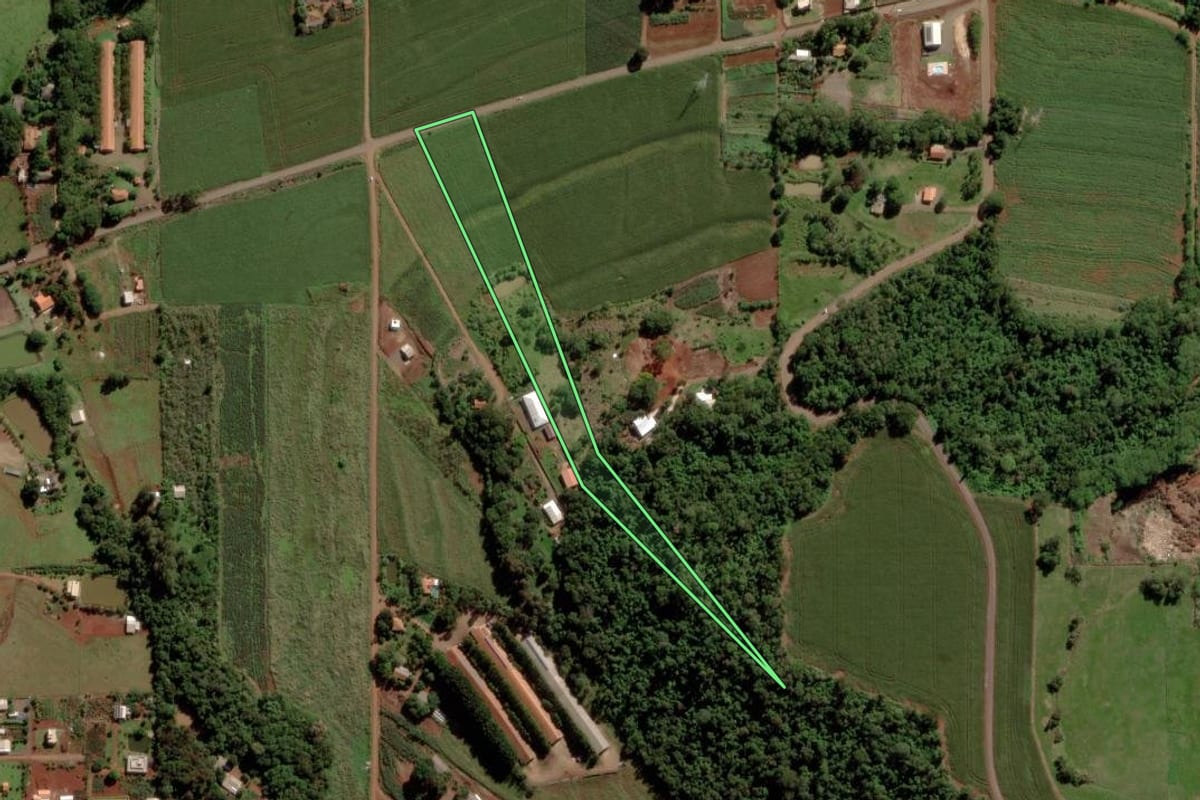 Imagem de satélite do imóvel rural em Marechal Cândido Rondon (PR), com o contorno declarado no CAR desenhado por cima.