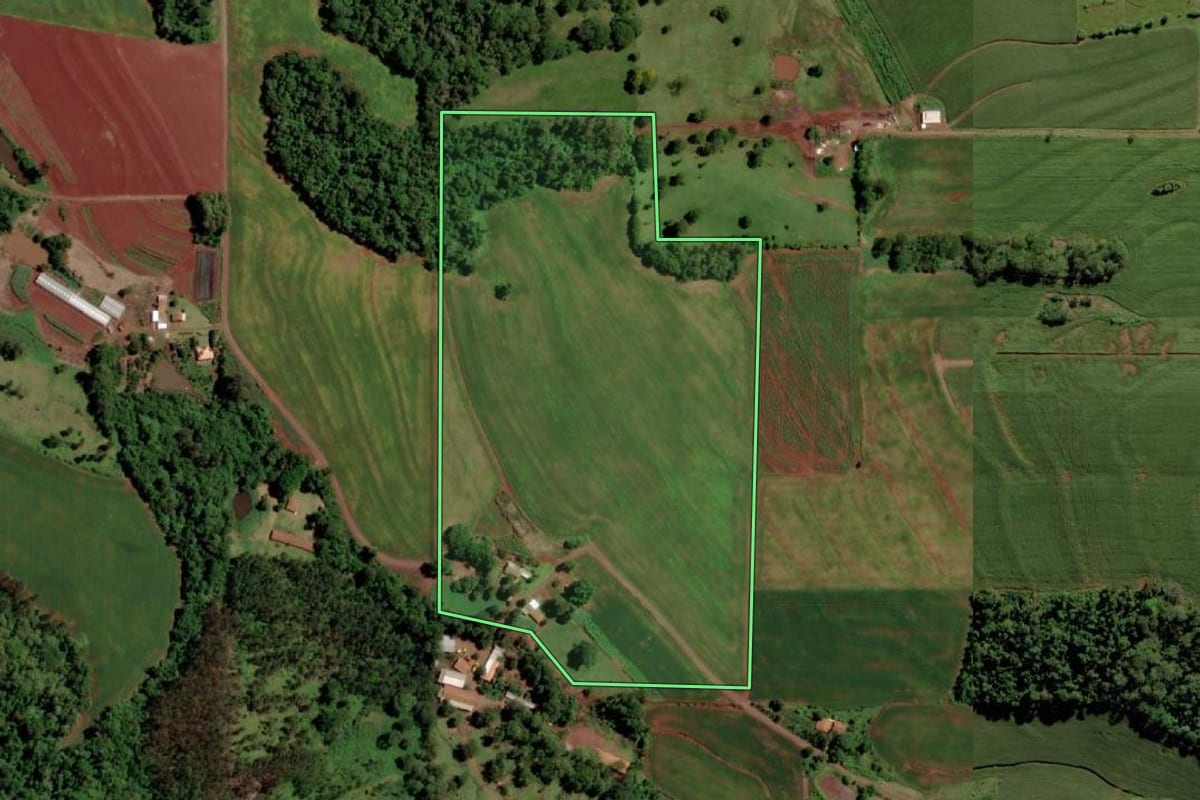 Imagem de satélite do imóvel rural em Marechal Cândido Rondon (PR), com o contorno declarado no CAR desenhado por cima.