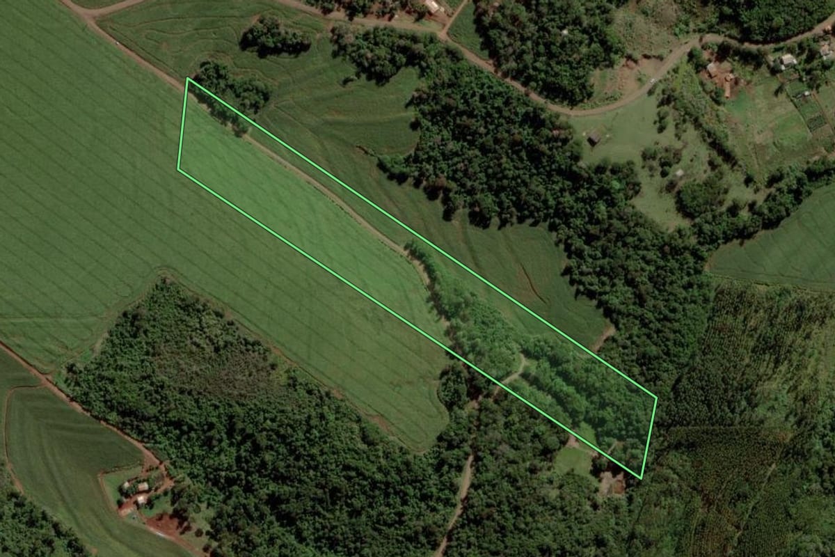 Imagem de satélite do imóvel rural em Marechal Cândido Rondon (PR), com o contorno declarado no CAR desenhado por cima.