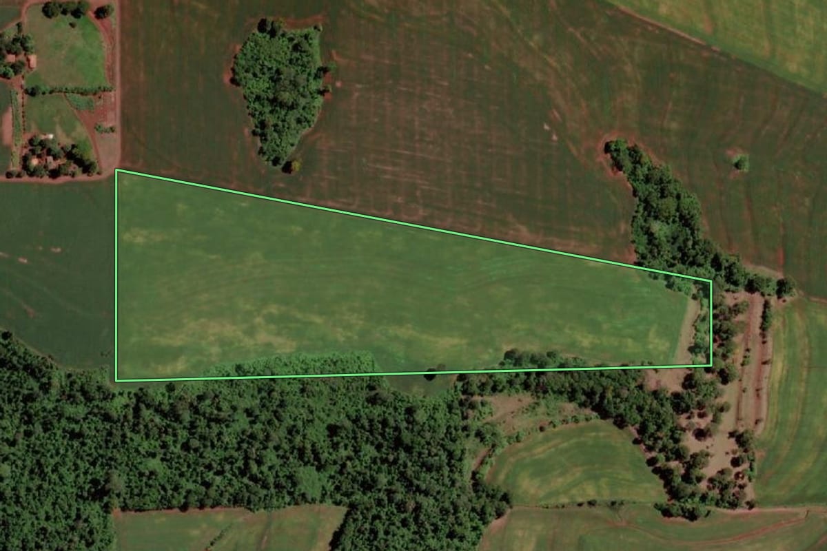Imagem de satélite do imóvel rural em Marechal Cândido Rondon (PR), com o contorno declarado no CAR desenhado por cima.
