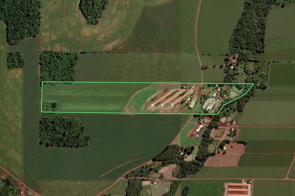 Imagem de satélite do imóvel rural em Marechal Cândido Rondon (PR), com o contorno declarado no CAR desenhado por cima.