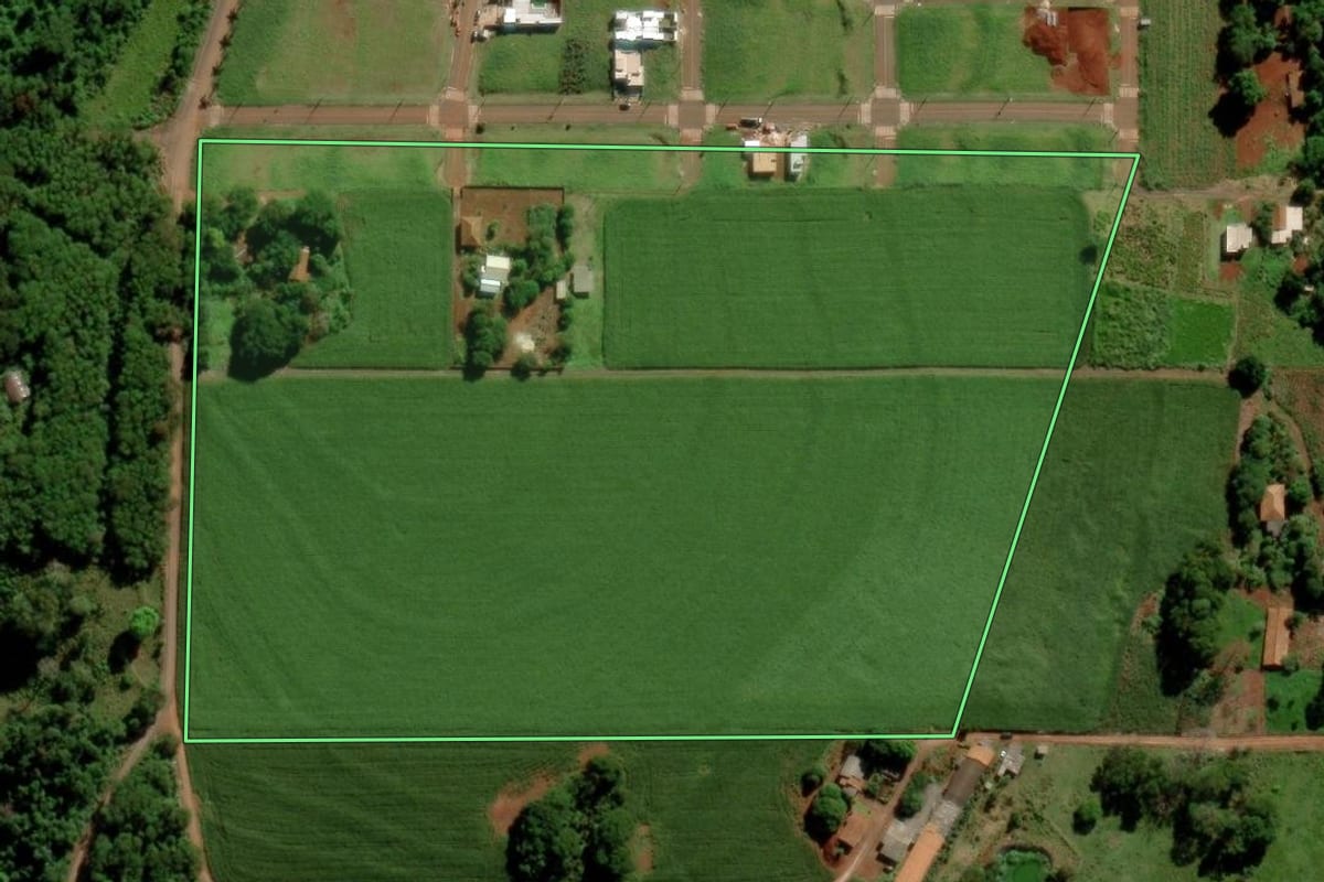 Imagem de satélite do imóvel rural em Marechal Cândido Rondon (PR), com o contorno declarado no CAR desenhado por cima.