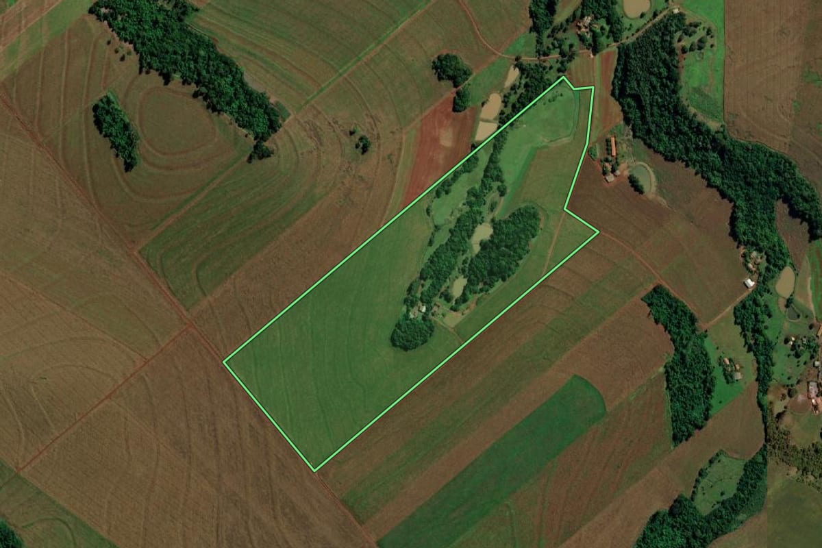 Imagem de satélite do imóvel rural em Marechal Cândido Rondon (PR), com o contorno declarado no CAR desenhado por cima.