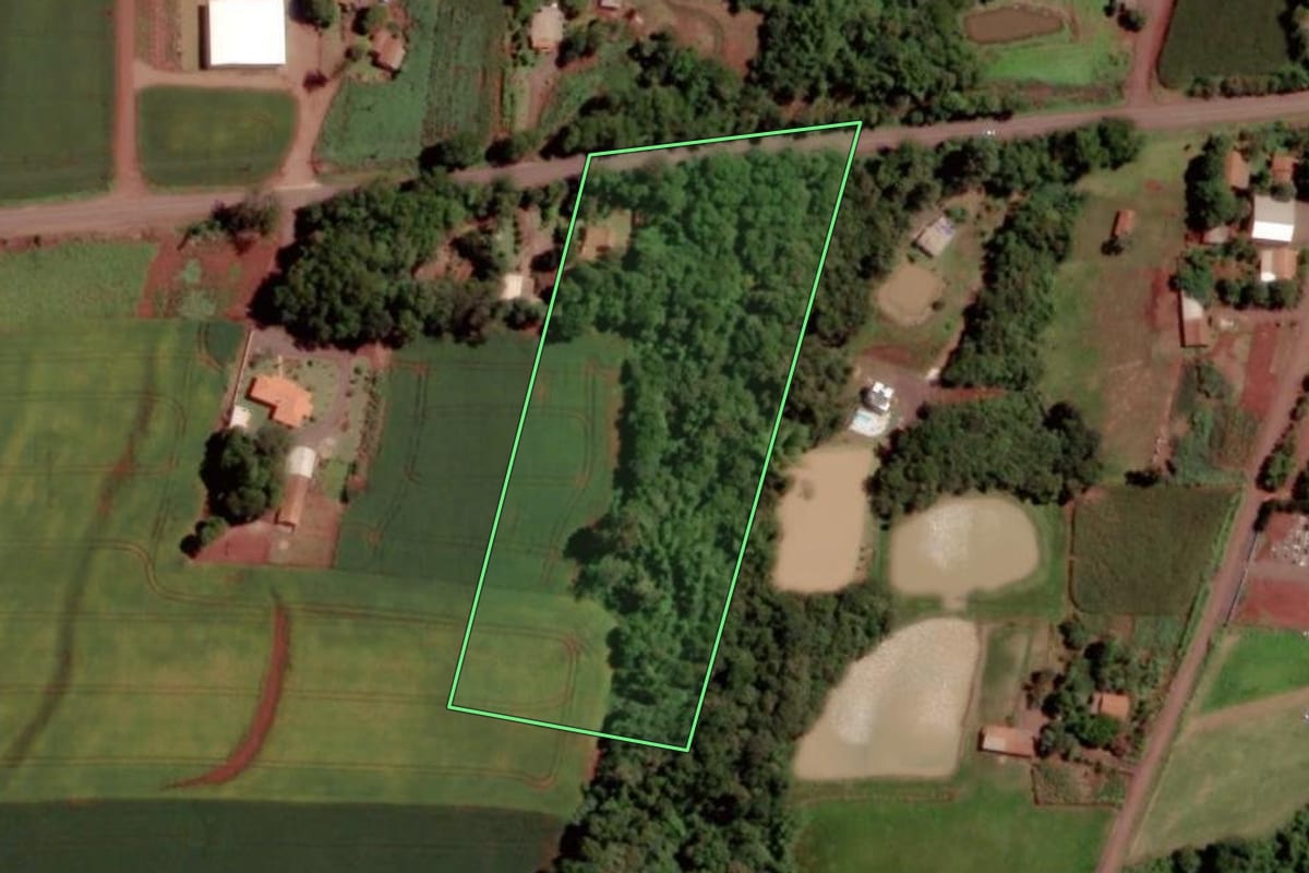 Imagem de satélite do imóvel rural em Marechal Cândido Rondon (PR), com o contorno declarado no CAR desenhado por cima.