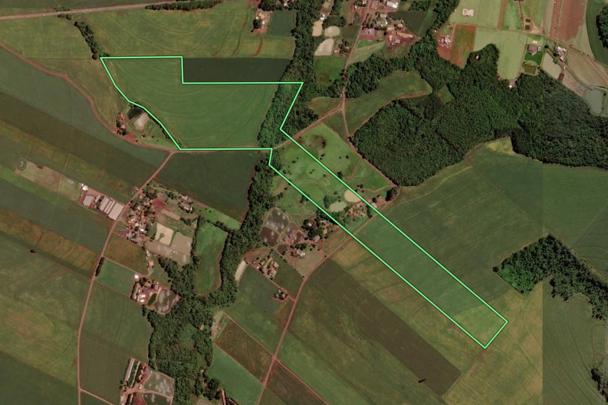 Imagem de satélite do imóvel rural em Marechal Cândido Rondon (PR), com o contorno declarado no CAR desenhado por cima.