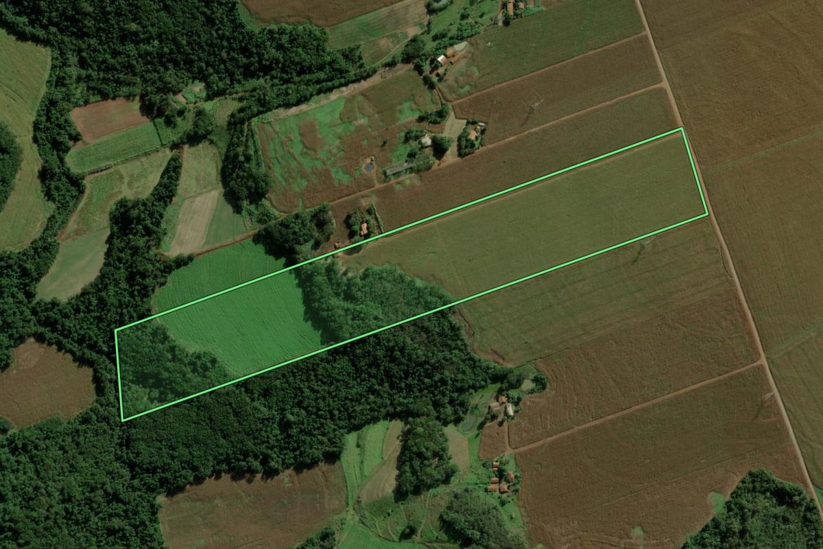 Imagem de satélite do imóvel rural em Marechal Cândido Rondon (PR), com o contorno declarado no CAR desenhado por cima.