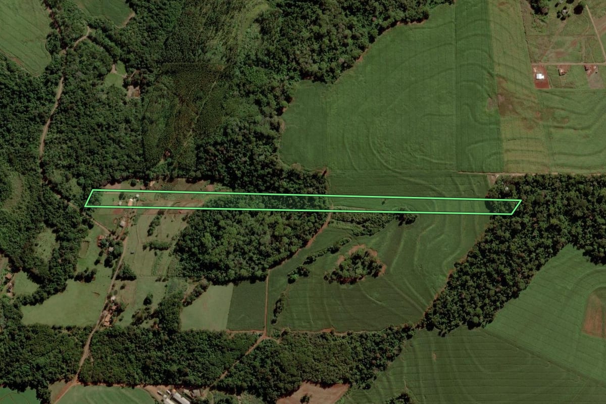 Imagem de satélite do imóvel rural em Marechal Cândido Rondon (PR), com o contorno declarado no CAR desenhado por cima.