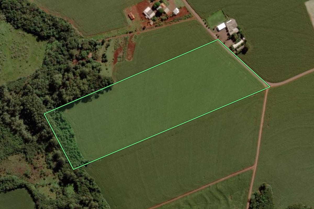 Imagem de satélite do imóvel rural em Marechal Cândido Rondon (PR), com o contorno declarado no CAR desenhado por cima.