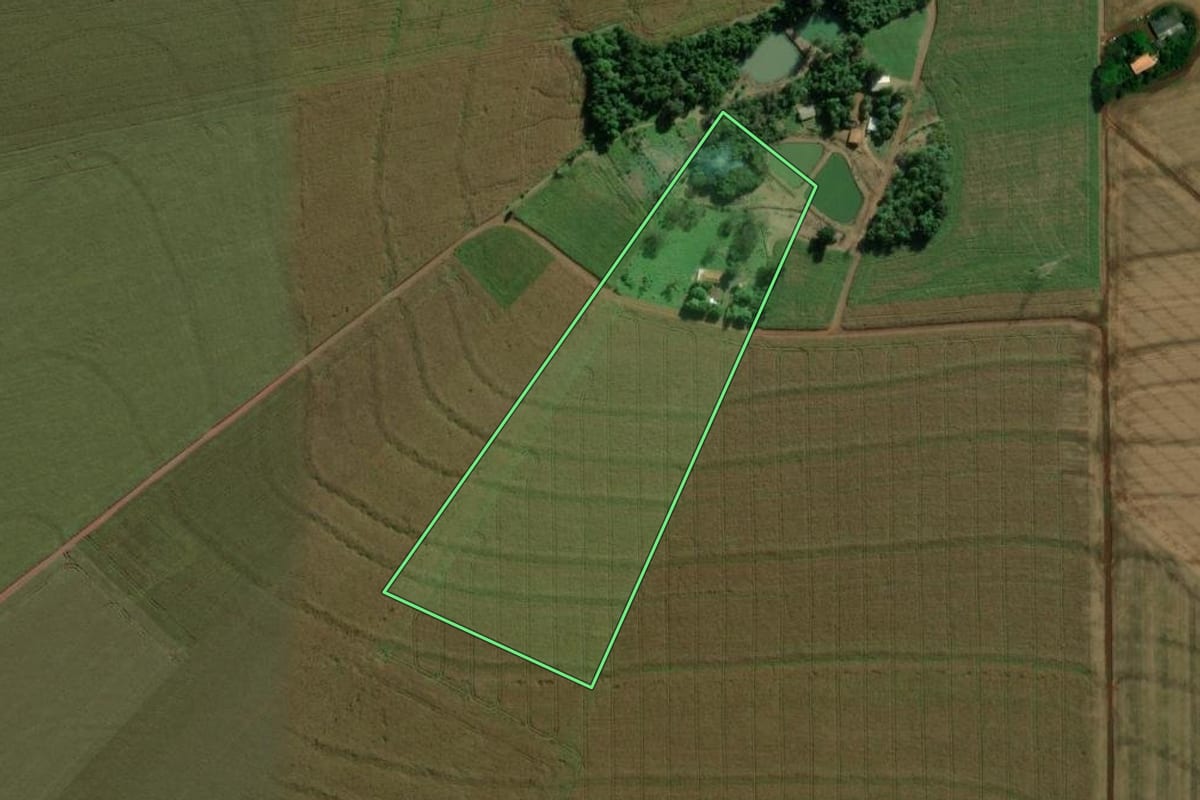 Imagem de satélite do imóvel rural em Marechal Cândido Rondon (PR), com o contorno declarado no CAR desenhado por cima.