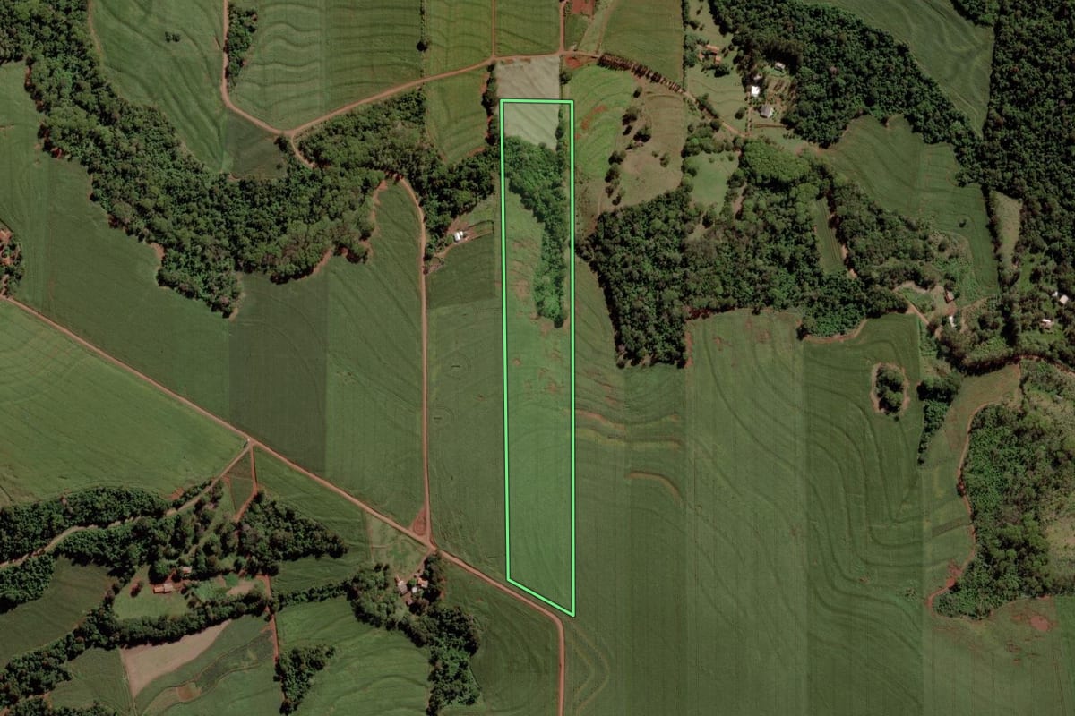 Imagem de satélite do imóvel rural em Marechal Cândido Rondon (PR), com o contorno declarado no CAR desenhado por cima.