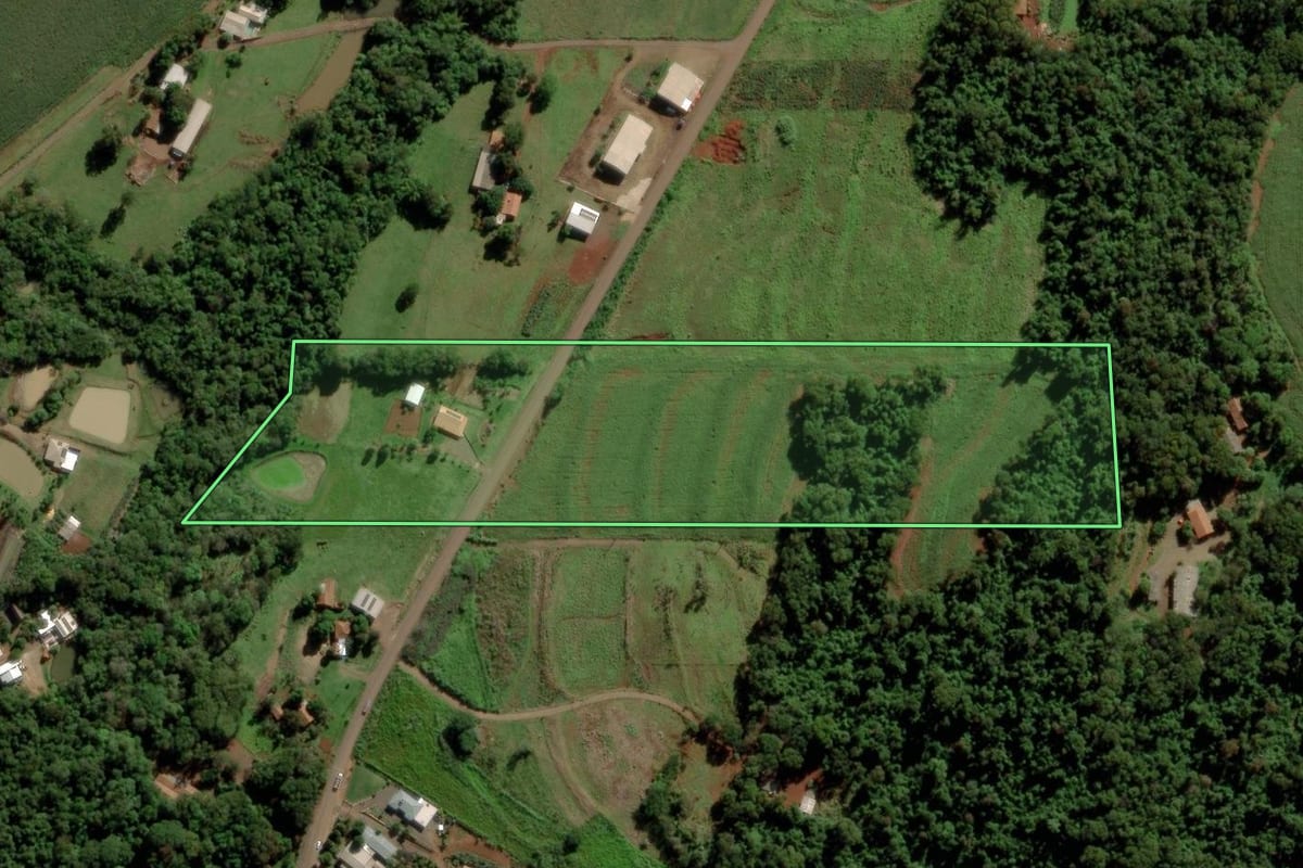 Imagem de satélite do imóvel rural em Marechal Cândido Rondon (PR), com o contorno declarado no CAR desenhado por cima.