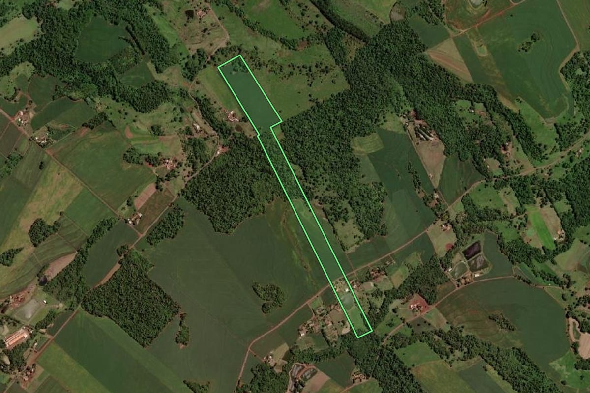 Imagem de satélite do imóvel rural em Marechal Cândido Rondon (PR), com o contorno declarado no CAR desenhado por cima.