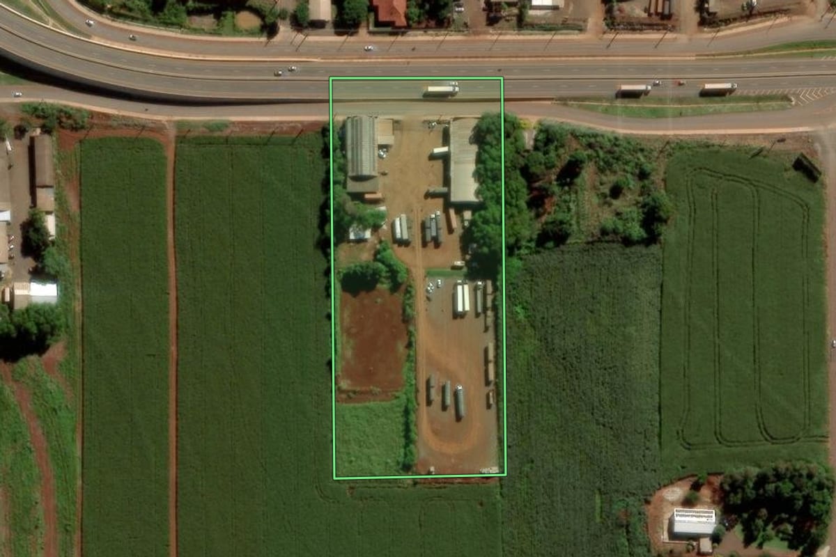 Imagem de satélite do imóvel rural em Marechal Cândido Rondon (PR), com o contorno declarado no CAR desenhado por cima.
