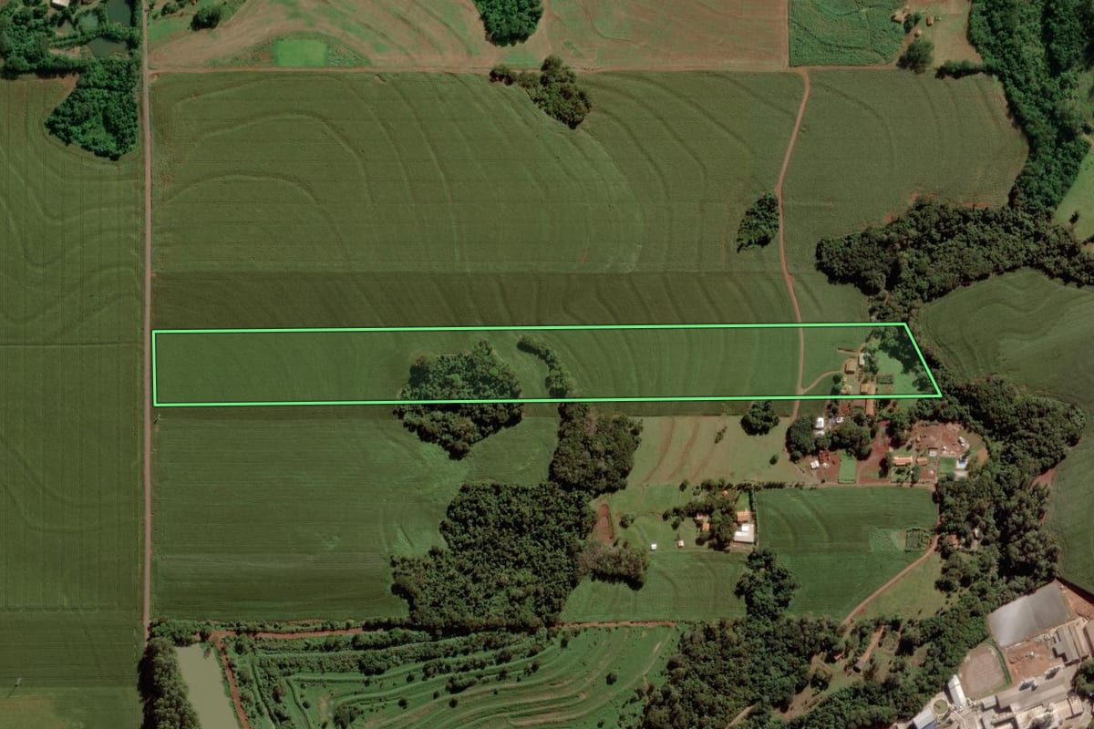 Imagem de satélite do imóvel rural em Marechal Cândido Rondon (PR), com o contorno declarado no CAR desenhado por cima.