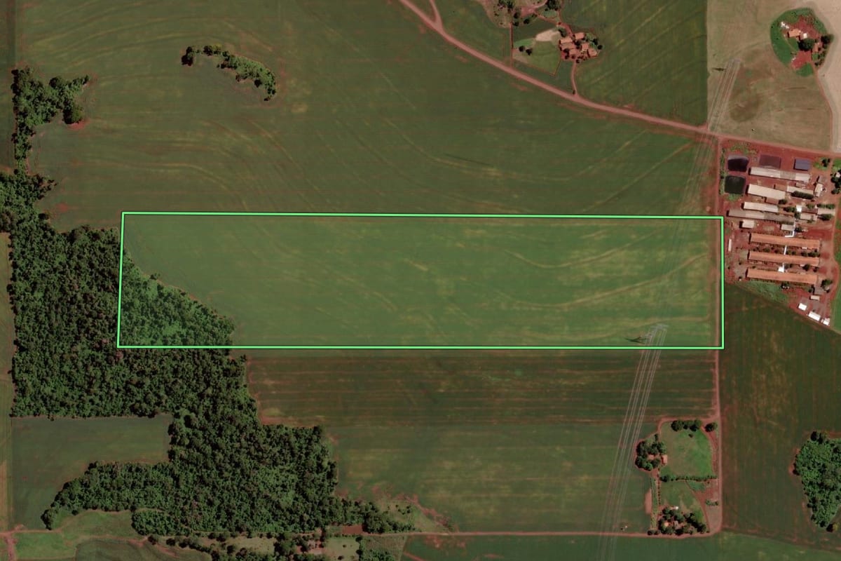 Imagem de satélite do imóvel rural em Marechal Cândido Rondon (PR), com o contorno declarado no CAR desenhado por cima.